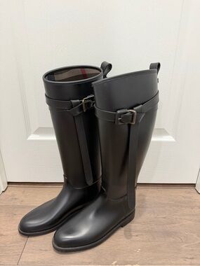 Burberry Riding Style Rain Boots